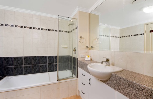 Yorkeys Knob Apartment | Large Beachfront Apartment