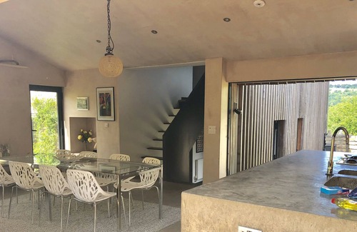 Batheaston House | Large Boutique Holiday House with New hot tub near Bath
