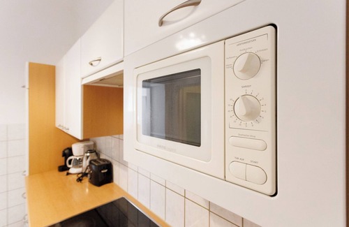 Leopoldstadt Apartment | Large, bright apartment between the center and the Danube Island