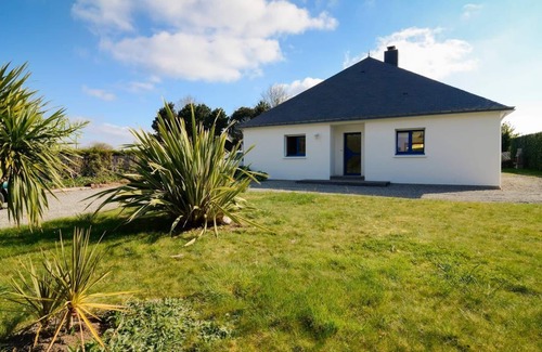 Merlevenez House | Large bright house, enclosed garden 3 km from the beaches of PLOUHINEC, WIFI