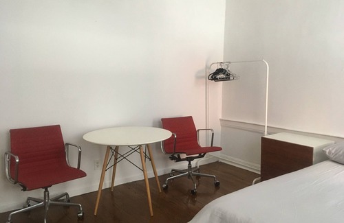 Williamsburg Apartment | LARGE BRIGHT ROOM IN EAST WILLIAMSBURG.