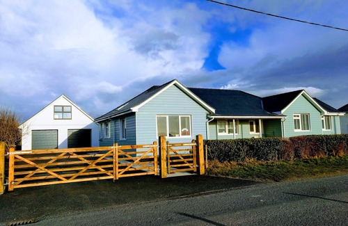 Borth House | Large Bungalow sleeps 11. Beautiful views, big garden, lots of parking.n