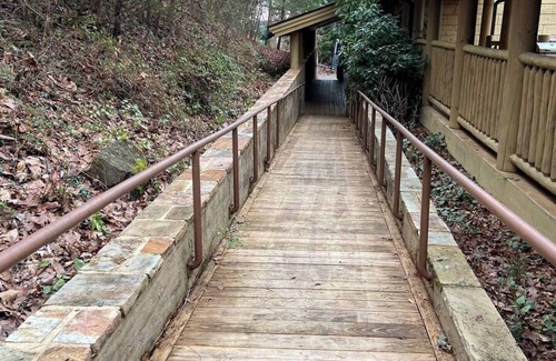 Kodak Cabin | Large Cabin at Exit 407 - lots of parking