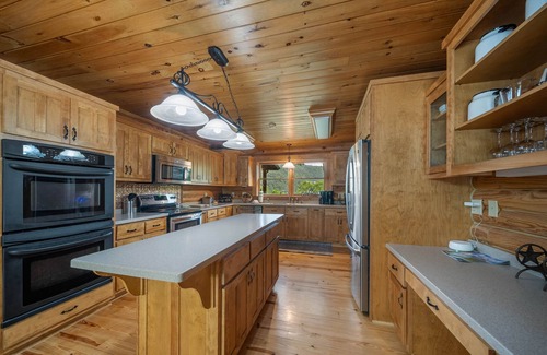 Boone Cabin | Large Cabin in Great Location