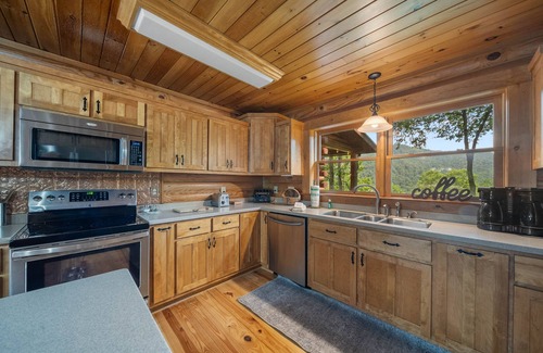 Boone Cabin | Large Cabin in Great Location