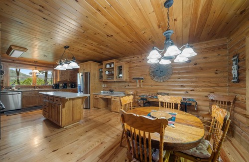 Boone Cabin | Large Cabin in Great Location