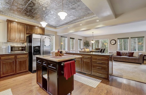 Iowa Hill House | Large Cabin near Rollins Lake & American River