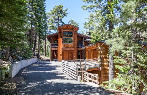 Olympic Valley House | Large Cabin w/180-Degree Mountain Views & Game room!