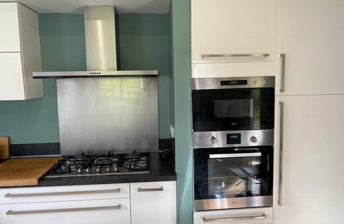 Pleuven House | Large-capacity home