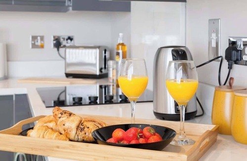 Leeds Apartment | Large Central 2/3 Bed - Contractors-Professionals