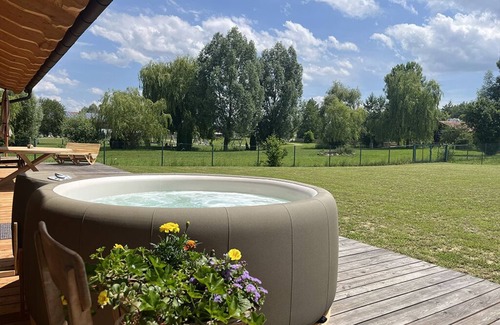 Hartkirchen Apartment | Large chalet with whirlpool