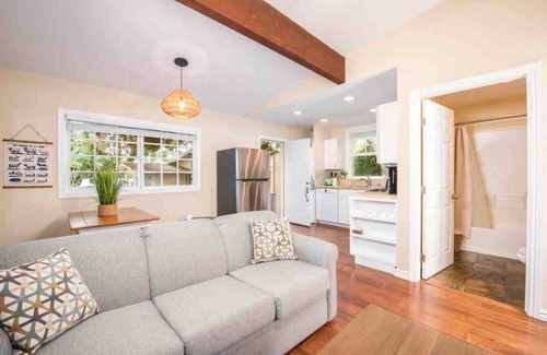 Montecito House | Large charming guest house close to Miramar.