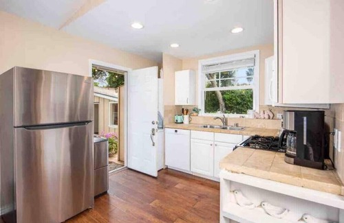 Montecito House | Large charming guest house close to Miramar.