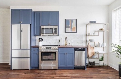 West Main Historic District Apartment | Large, Charming historic flat, Downtown/Bourbon trail/Yum Center