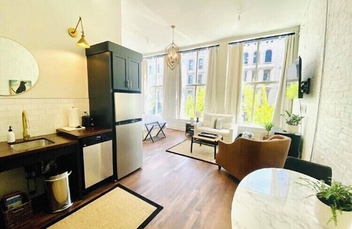 West Main Historic District Apartment | Large, Charming historic flat, Downtown/Bourbon trail/Yum Center