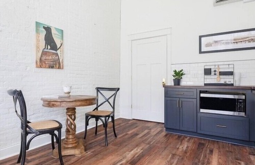 West Main Historic District Apartment | Large, Charming historic flat, Downtown/Bourbon trail/Yum Center