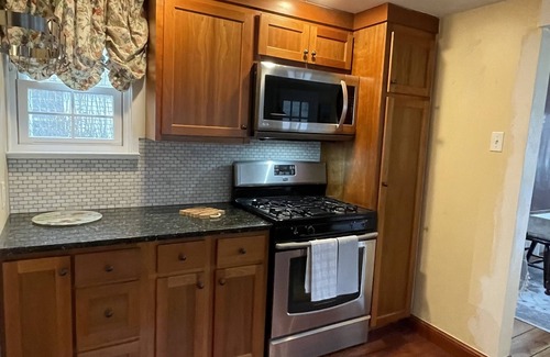 Clinton House | Large Charming Historic House close to Beaches