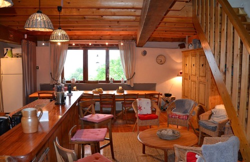 Seyne House | Large charming mountain retreat for 12, close to ski resorts and lake with beach