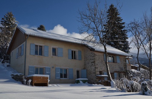 Seyne House | Large charming mountain retreat for 12, close to ski resorts and lake with beach