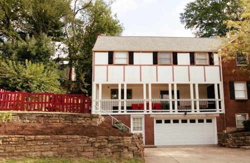 South Hills House | Large Colonial - Minutes from City!