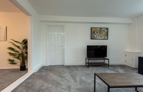 Middlesbrough House | Large comfortable house with 3 reception rooms near road links