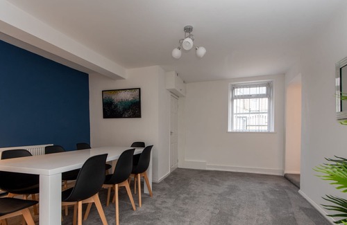 Middlesbrough House | Large comfortable house with 3 reception rooms near road links