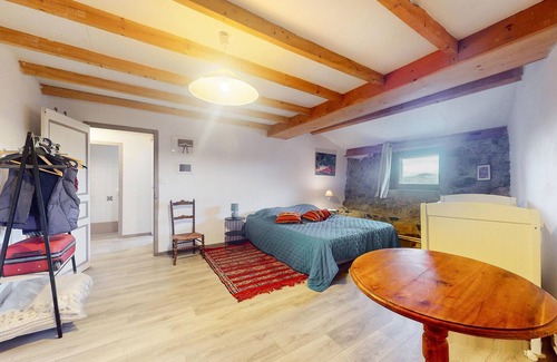 Vielprat House | Large, comfortable farmhouse on the edge of the forest with panoramic views of the valley.
