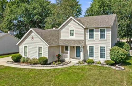 Saint Marys  Saint Joseph County House | Large Comfortable Home with Large Deck and Lights