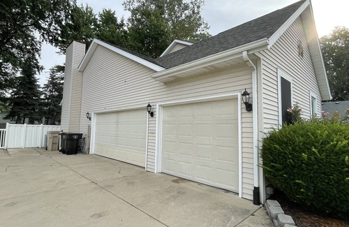 Saint Marys  Saint Joseph County House | Large Comfortable Home with Large Deck and Lights