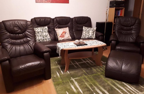 Grutz House | Large, comfortable holiday apartment with a terrace and a garden amidst greenery and with plenty of space for your pet