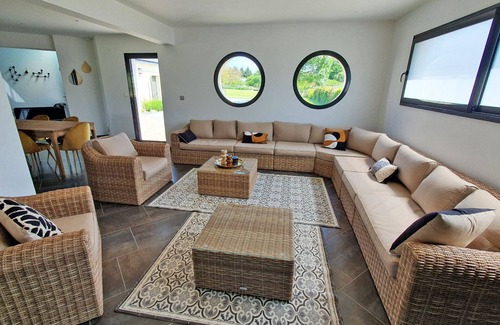 Briollay Villa | Large, comfortable villa for 15 near Angers