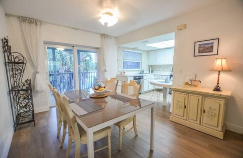 Singer Island House | Large & Comfy Beach Apartment with Screened Patio