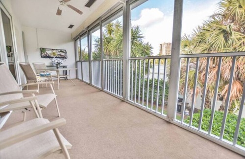 Singer Island House | Large & Comfy Beach Apartment with Screened Patio