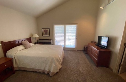 Redmond Resort | Large Condo on the 7th hole in Eagle Crest Resort!
