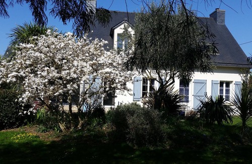 Ploemel House | Large contemporary family home in a quiet and comfortable 10min beaches