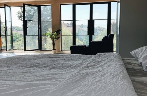 Fortis Green House | Large Contemporary Loft Room