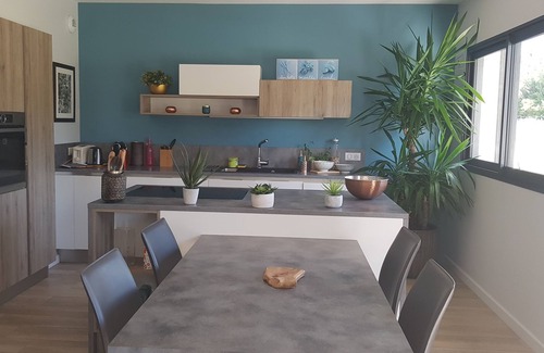 Cabries House | Large contemporary villa with heated pool 10 min from Aix en Provence