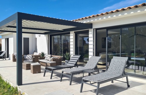 Cabries House | Large contemporary villa with heated pool 10 min from Aix en Provence