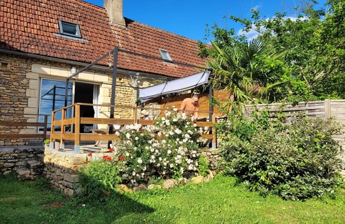 Savignac-de-Miremont House | Large, cosy nest overlooking a green valley 4 bedrooms 3 shower rooms