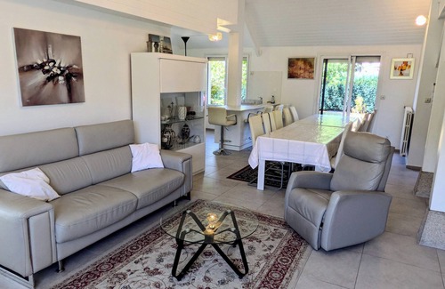 Vannes House | LARGE COSY HOUSE 14 persons OPEN SPACES GARDEN PARKINGS BEACH