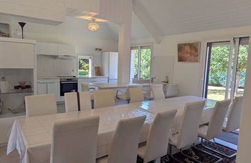 Vannes House | LARGE COSY HOUSE 14 persons OPEN SPACES GARDEN PARKINGS BEACH