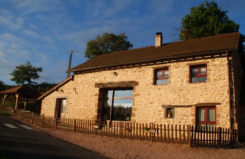 Barrais-Bussolles Cottage | Large cottage in Bussolles with pets allowed