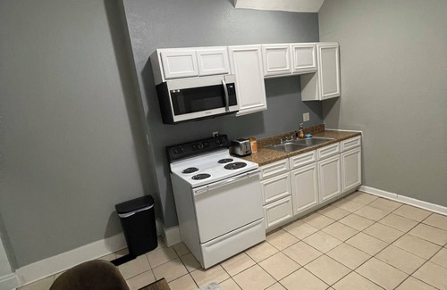 Olde Towne East House | Large Cozy,Chic Comfortable 3 BR in a two Story townhouse, WiFi, TVs, work desks