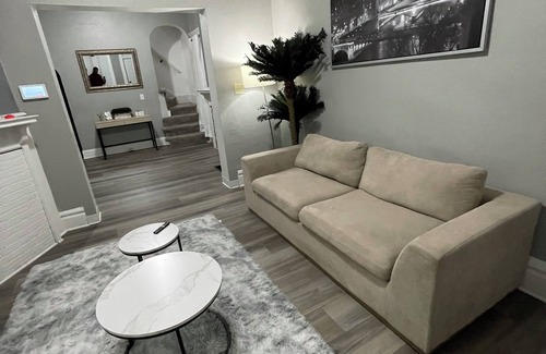 Olde Towne East House | Large Cozy,Chic Comfortable 3 BR in a two Story townhouse, WiFi, TVs, work desks