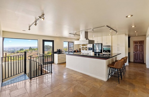 Paso Robles House | Large Cozy Estate w/VIEWS! 5 Min to Downtown