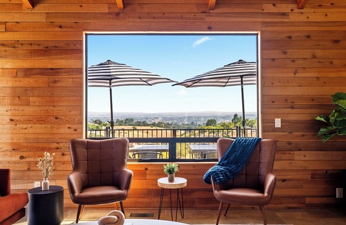 Paso Robles House | Large Cozy Estate w/VIEWS! 5 Min to Downtown