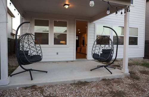 Jefferson Center House | Large, Cozy Room in Prime Location – Your Perfect Getaway!