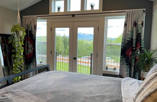 Snohomish House | Large Custom Home with a Hot Tub & Spa on 80 acres