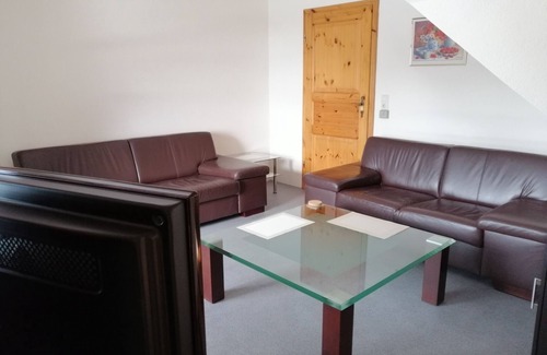 Sengwarden Apartment | Large vacation apartment with roof terrace in Wilhelmshaven, near the North Sea beach