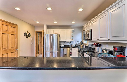 Lake Ariel House | Large Deck + Resort Amenities: Lake Ariel Retreat